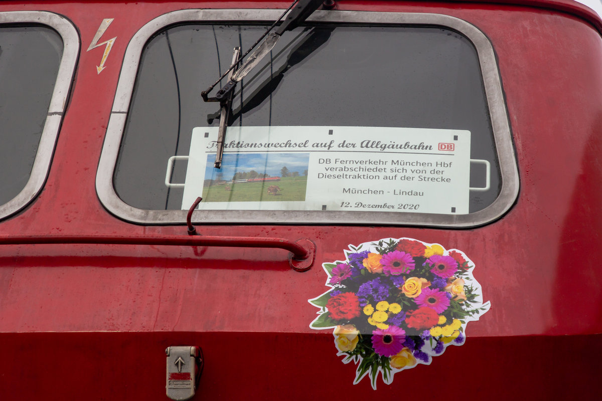 Detailansicht vom innenliegenden Schild bei 218 419-0 in Lindau Hbf. 12.12.20