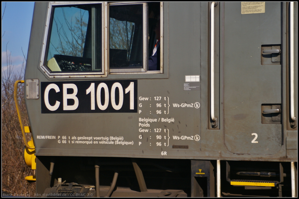 Detailaufnahme der Beschriftung unter dem Tf-Fenster von ITL CB 1001 / 266 106 am 22.02.2014 in Leipzig-Thekla
