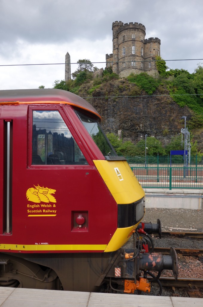Detailaufnahme/Profil der Class 90. Im Bild 90020  Collingwood  EWS/DBS, abgestellt in Edinburgh-Waverly am 31.8.2014, siehe dazu auch http://www.bahnbilder.de/bild/grossbritannien~e-loks~class-90/905954/class-90-90020-abgestellt-im-bahnhof.html