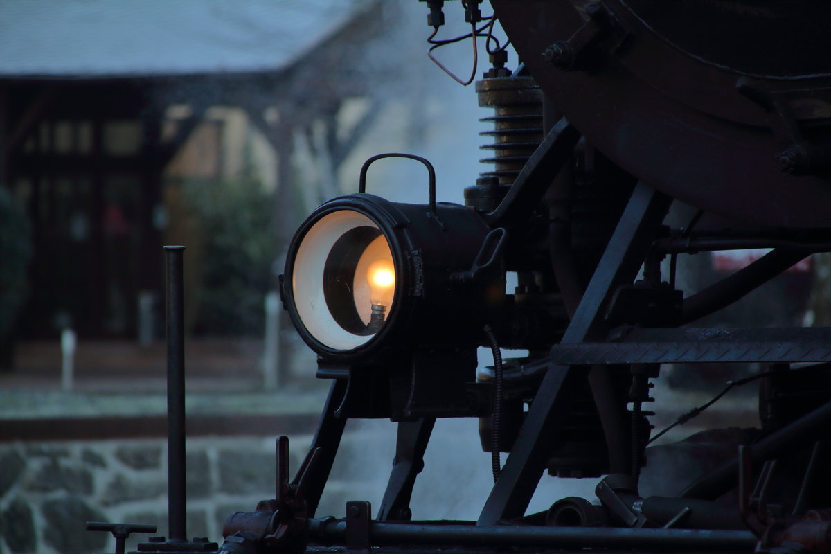 Detailbild von 99 7243-1 im Bahnhof von Alexisbad.

Alexisbad, 17. Dezember 2016