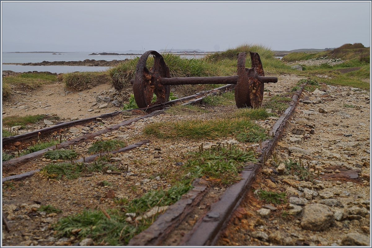 Detailblick auf eine  Weiche  Werkbahn bei Pleumeur Bodou an der Atlantik Küste.

10. Mai 2019