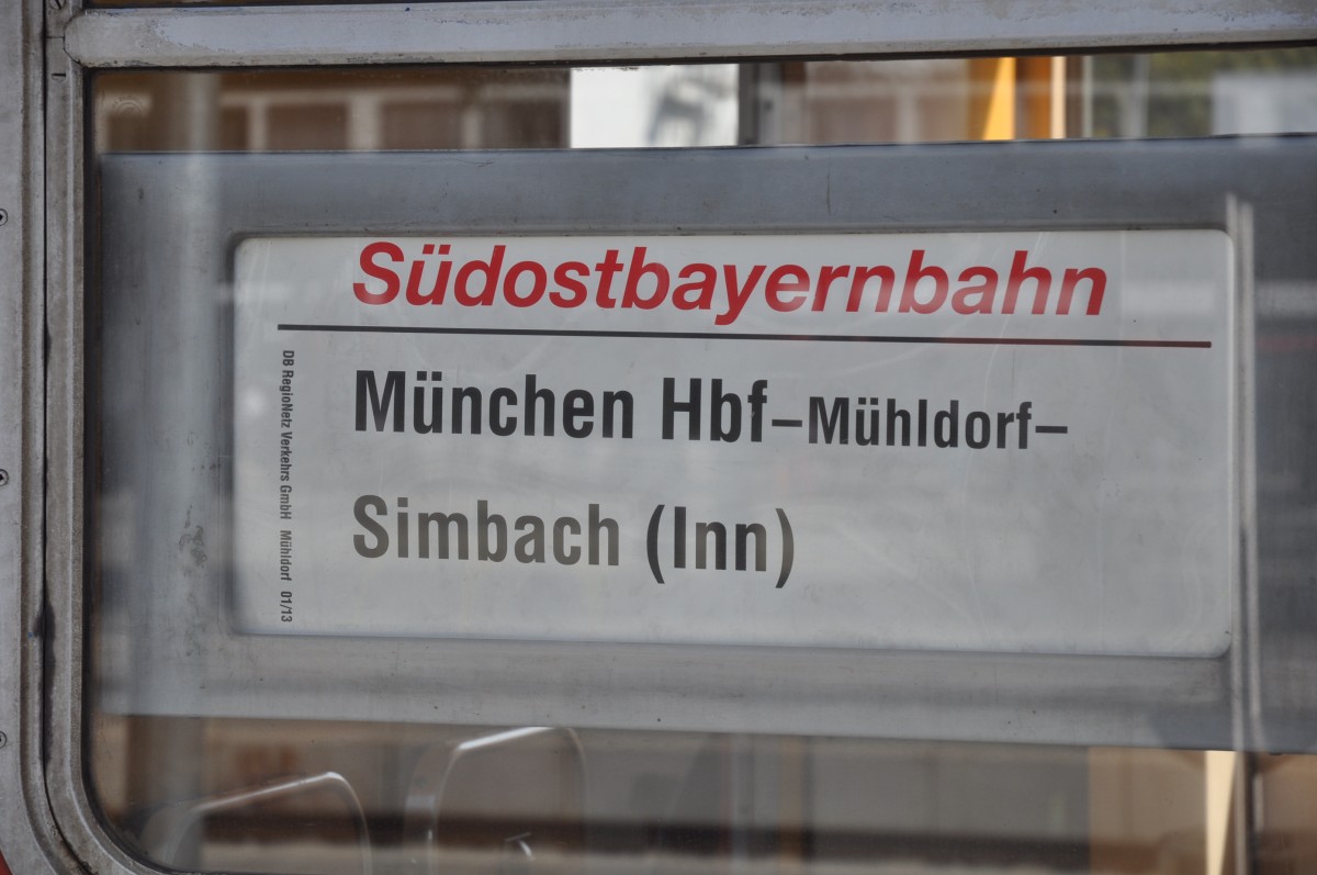 Detailfoto des Schiebeschild des 31-34 241-3 ABnrz 403.4 der Südostbayernbahn.(München, 11.10.14)