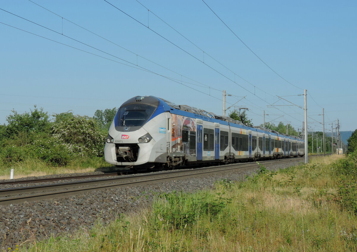 Dettwiller - 7. Juni 2023 : Regiolis B 83507L am TER 830103 von Saverne nach Strassburg.