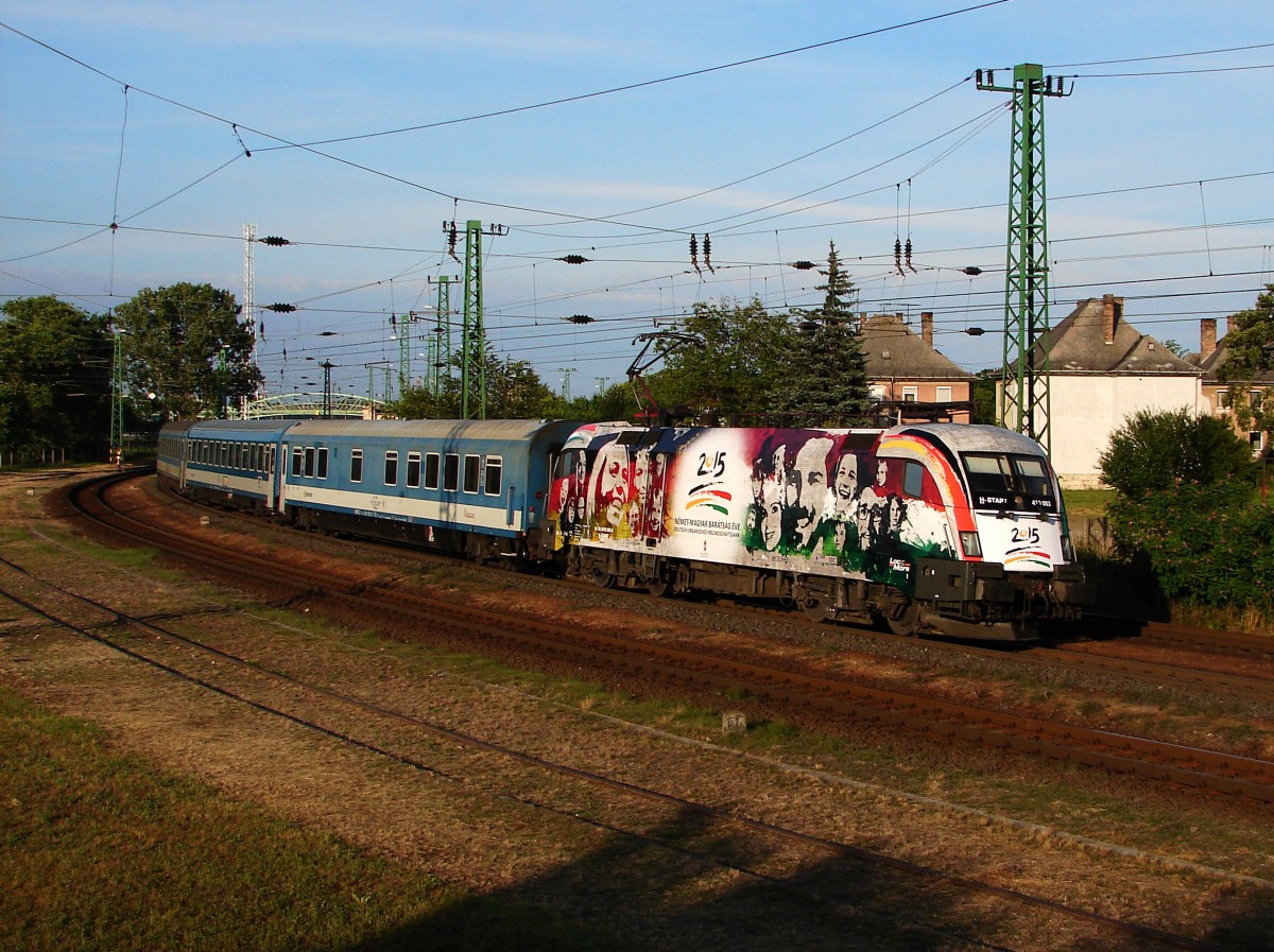 Deutsch-Ungarisches Freundschaftsjahr  Werbelok von MÁV-Start mit EC 148  Lehár  von Budapest-Keleti nach Wien Westbahnhof.
Lok: 470 003
Design: Lok & More 
Komárom, 25.06.2015.