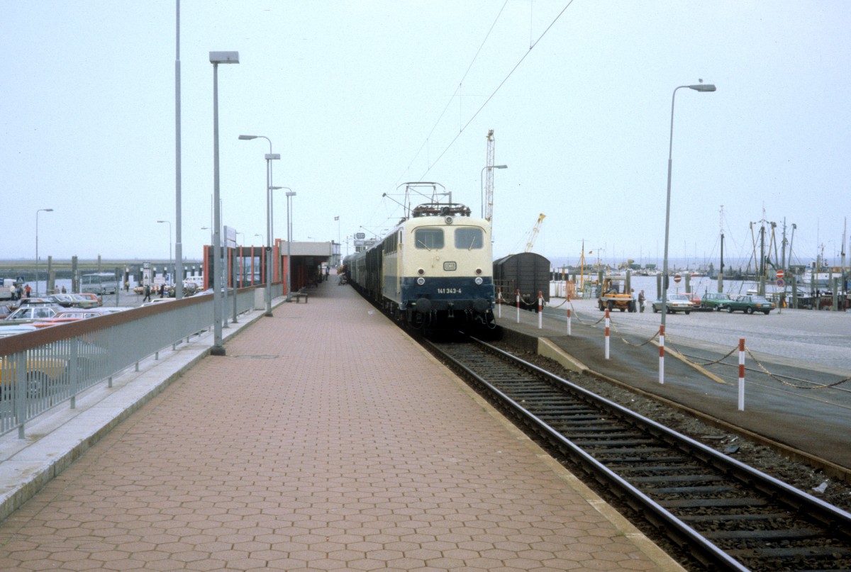 Deutsche Bundesbahn: BR 141 - 141 343-4 - Norddeich Mole am 24. Juni 1981.