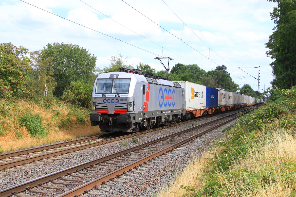 Deutschland
Lok 193989 von Eccorail zieht einem Containerzug in Kaarst Broicherseite
7/8/2026