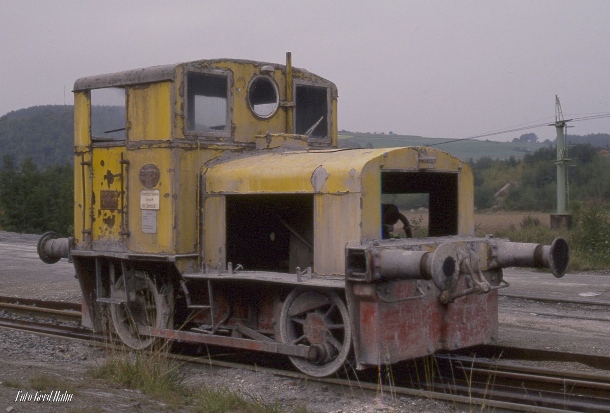 Deutz Stangenlok Nr. 2 der Grevenbrücker Kalkwerke am 4.10.1988 in Grevenbrück.