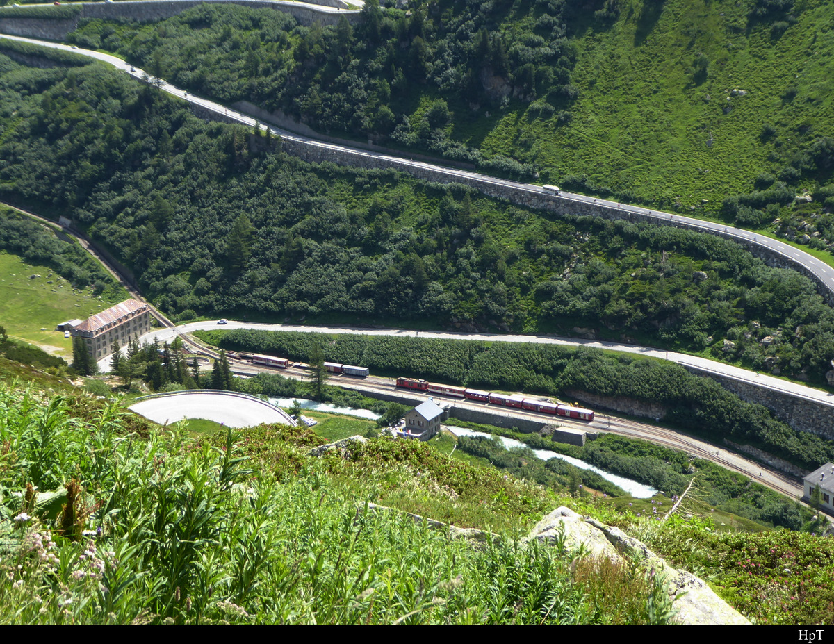 DFB - Bahnhof Gletsch am 21.07.2019  .. Standort des Fotografen auf der Grimselpassstrasse