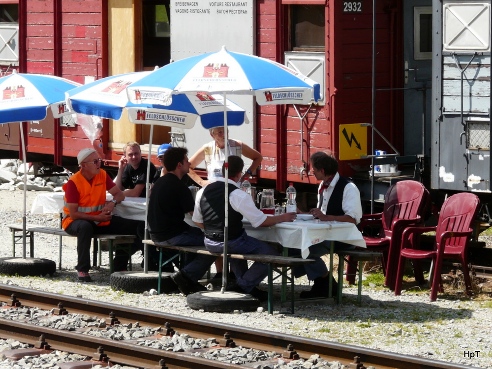 DFB - Dampflokpersonal in der verdienten Mittagspause auf dem DFB Areal im Bahnhof Oberwald am 17.08.2013