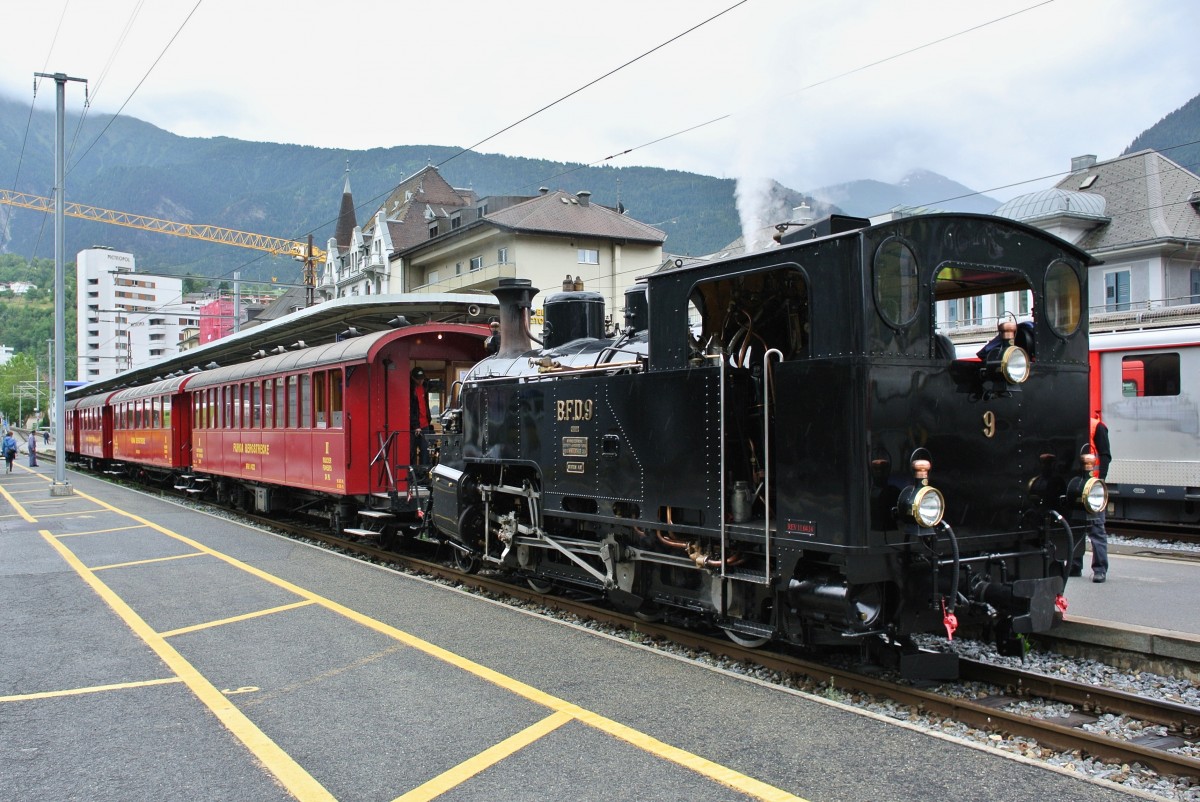 DFB HG 3/4 9 mit Extrazug in Brig, 29.06.2014.