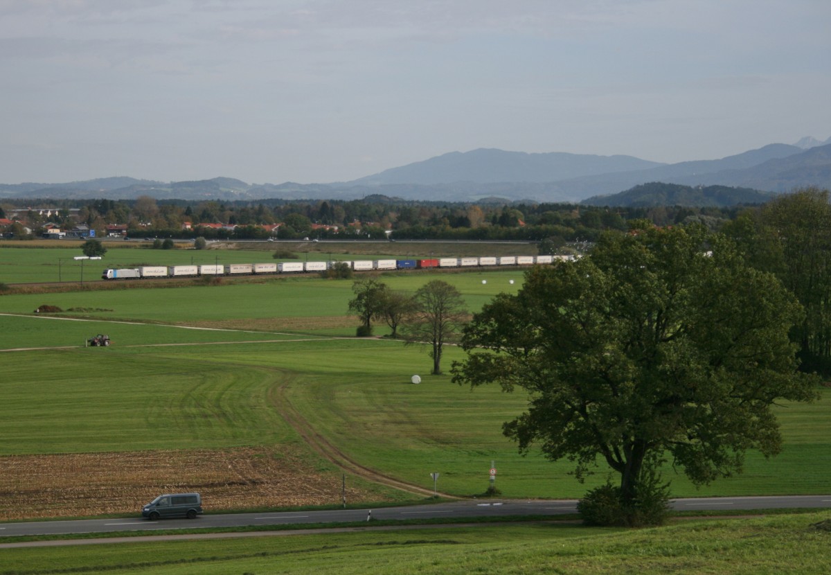 DGS 41856 (Lokomotion, Trieste–Kln Eifeltor) am 20.10.2014 zwischen Bernau und Prien am Chiemsee