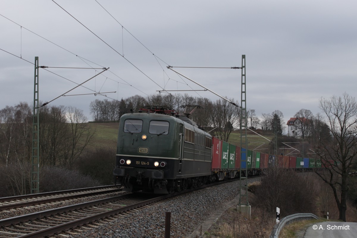 DGS 95328 nach Hamburg mit der SRI 151 124 bei Jocketa. Am 13.02.2016 bei Gegengleisfahrt fotografiert. 