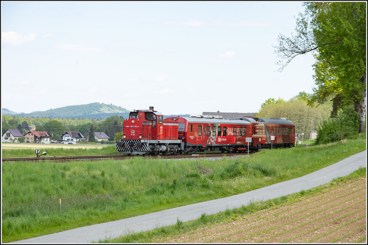 DH 1500.6 zieht Ihren  Railchecker  in den Bahnhof St. Martin im Sulmtal Bergla hinein an diesem 4. Mai 2020