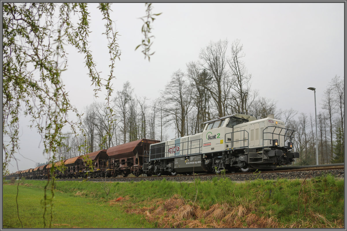 DH 1700.2 an diesem trüben April Morgen wartet geduldig auf Ihren Einsatz. 
Als Nachschiebe TFZ brachte Sie zusammen mit Ihrer Schwester Schotter zur Baustelle bei Hohlbach.
14.04.2019