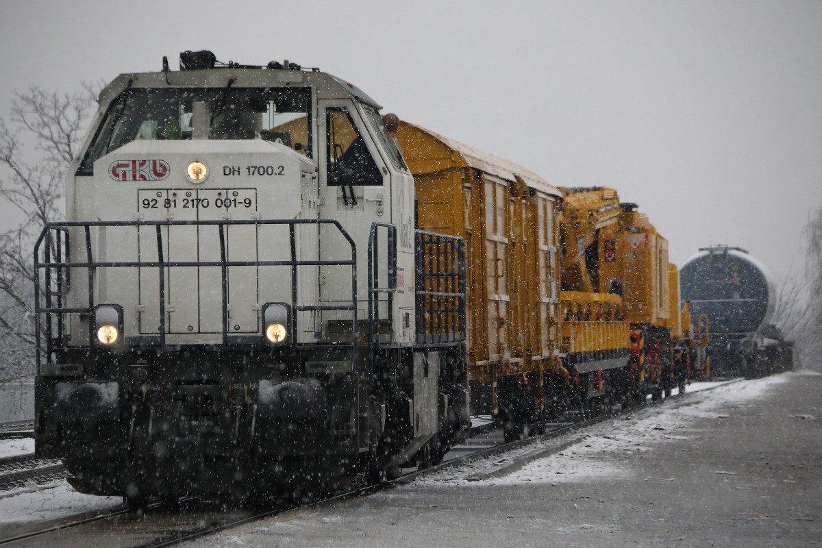 DH 1700.2 stellte am heutigen 3.03.2016 eine Kraneinheit am Bahnhof Deutschlandsberg bei. Zum Einsatz wird der Kran am kommenden Wochenende kommen. 