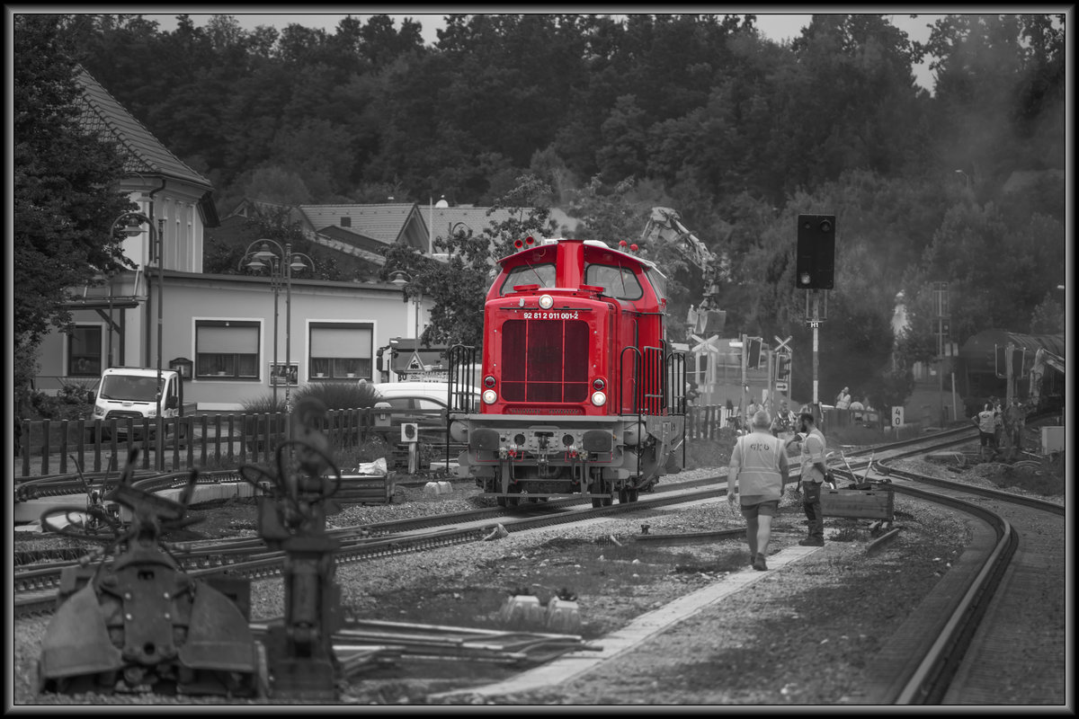 DH1100.1 rollt gemächlich durch den  Bahnhof Lannach   oder was im Moment davon übrig ist. 

24.08.2020