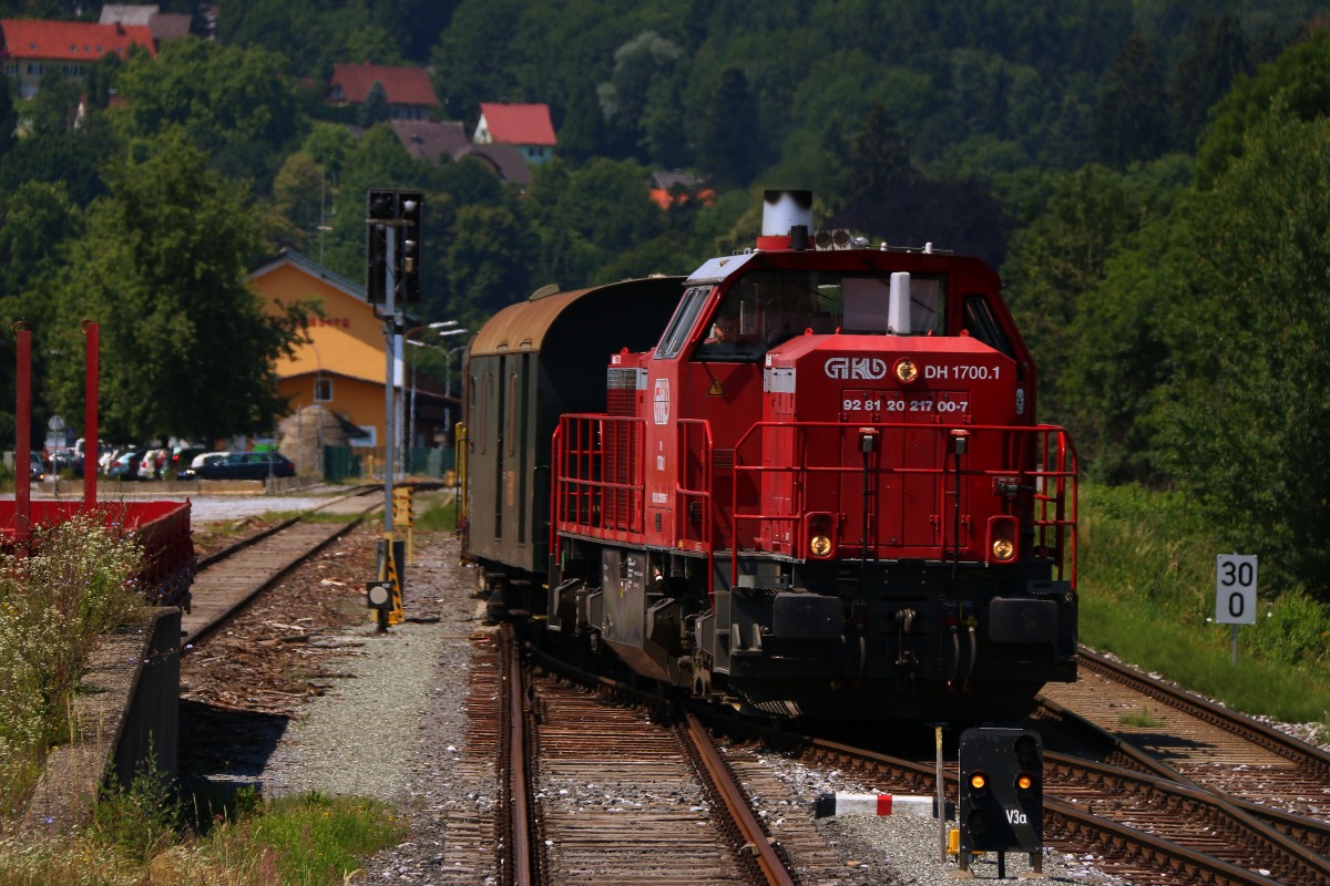DH1700.1 bespannte am 1.Juli 2015 den 3 mal Werktags verkehrender G71383 nach Wies Eibiswald. Hier zu sehen bei der Ausfahrt aus dem Bahnhof Deutschlandsberg Richtung Graz