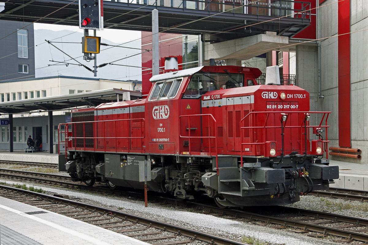 DH1700.1 der GKB fhrt am 26.09.2013 als Lokzug durch Bruck/Mur.
