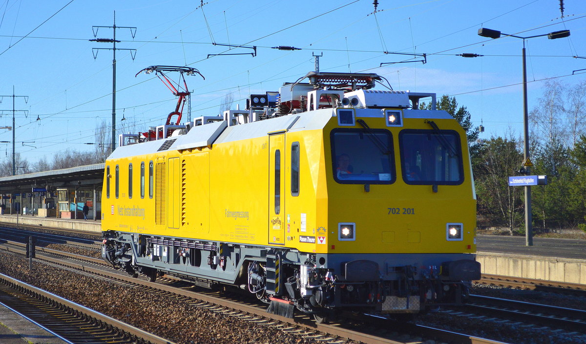 Diagnose Verbrennungstriebwagen der DB Netz Instandhaltung zur Fahrwegmessung  702 201   (NVR: D-DB 99 80 9183 001-7) am 21.01.20 Bf. Flughafen Berlin Schönefeld.