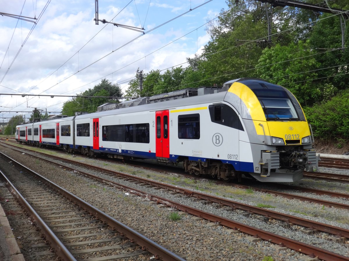 Die 08112 im Bf. Ottignies, 19-05-2015