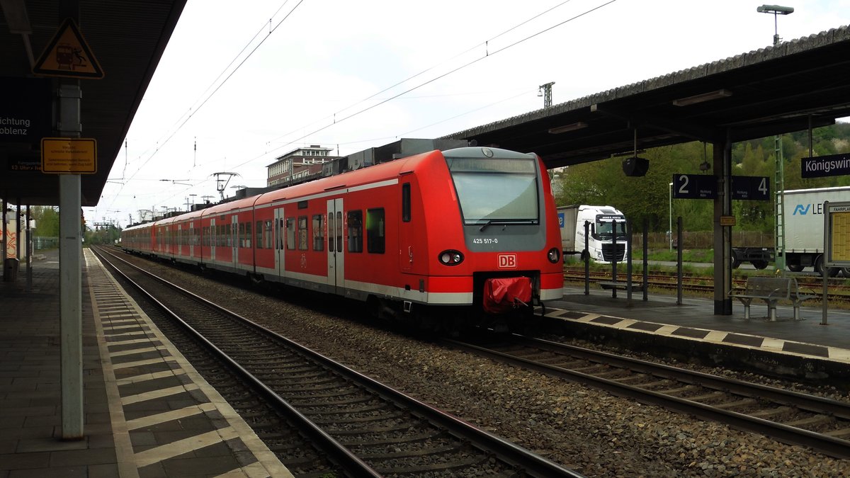 Die 100 ist Voll !!!!
Die 425-517-0 der DB als RE 8 (Mönchengladbach - Koblenz) beim Halt in Königswinter in Richtung Köln, DEN 01.05.2016

Auf die nächsten 100. Bilder.