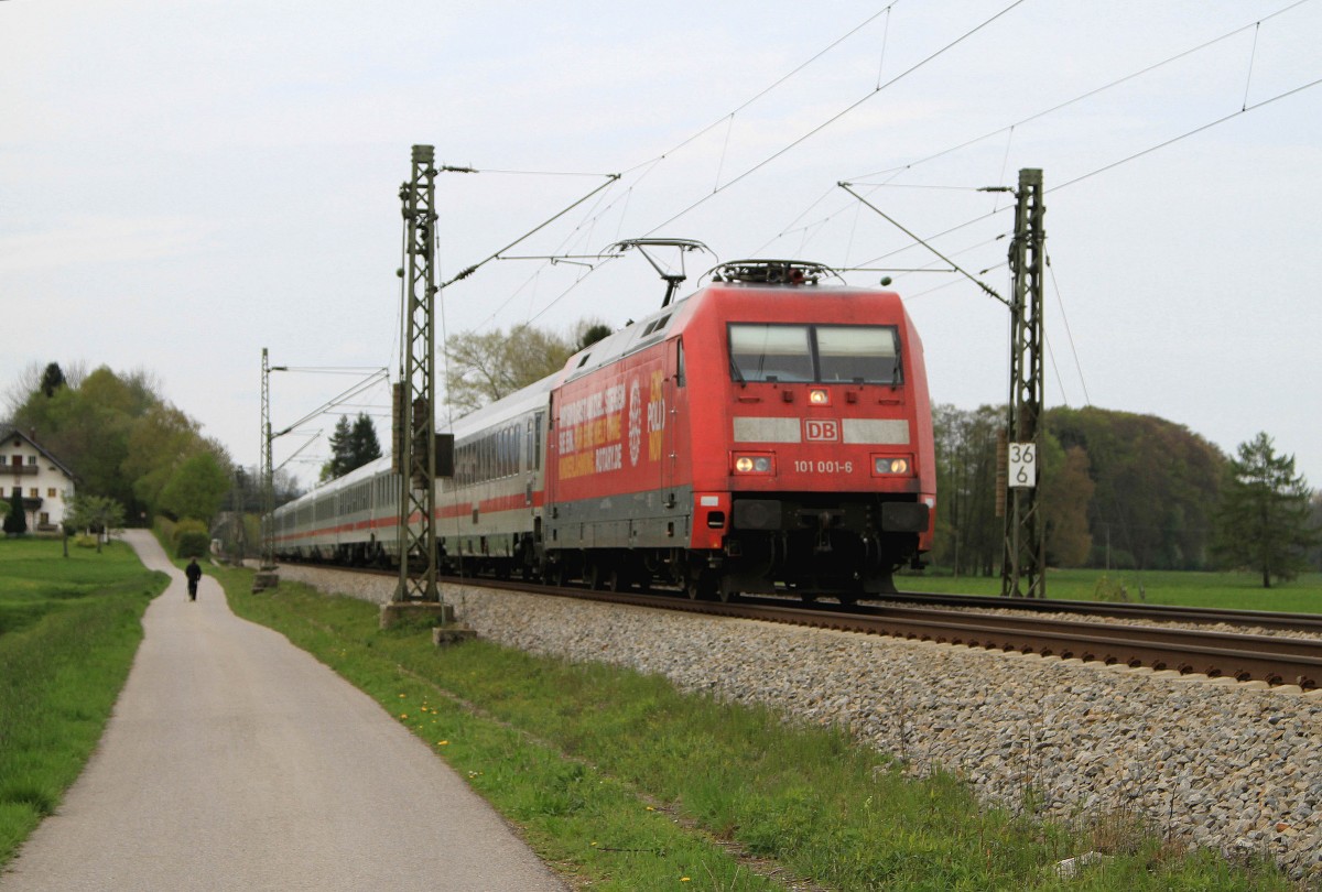 Die 101 001-6 mit EC 217 bei Übersee am 18.04.2014