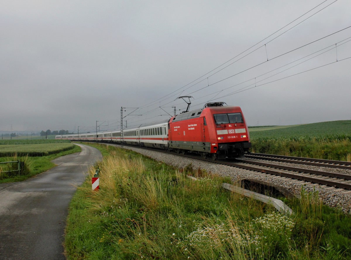 Die 101 008 mit einem IC am 28.06.2015 unterwegs bei Unternberg.