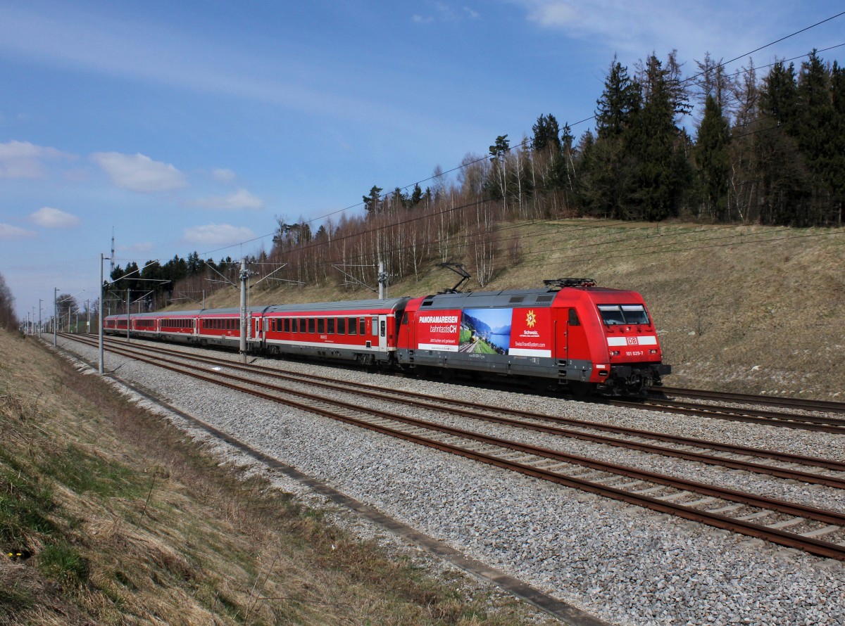 Die 101 029 mit einem MNE am 07.04.2015 unterwegs bei Unterweilbach.