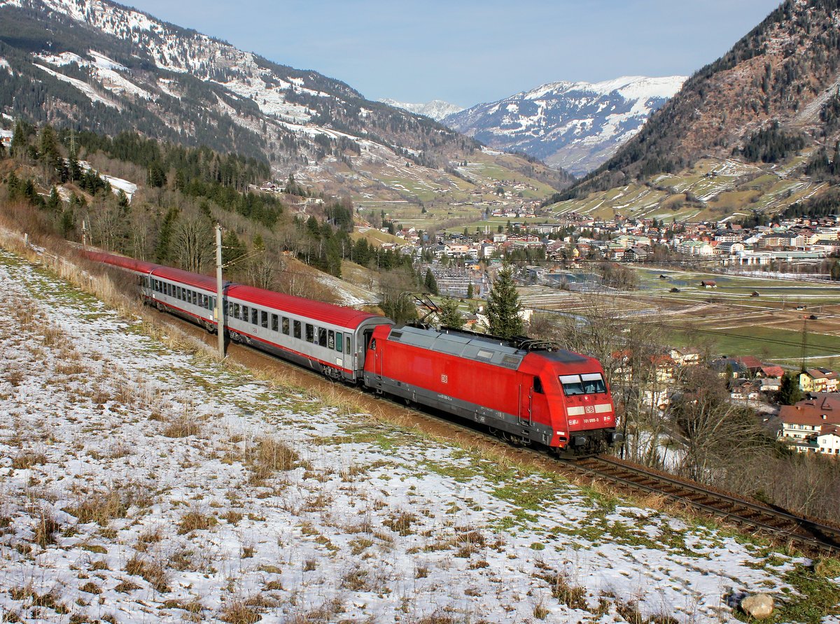 Die 101 099 mit einem EC am 10.01.2015 unterwegs bei Bad Hofgastein
