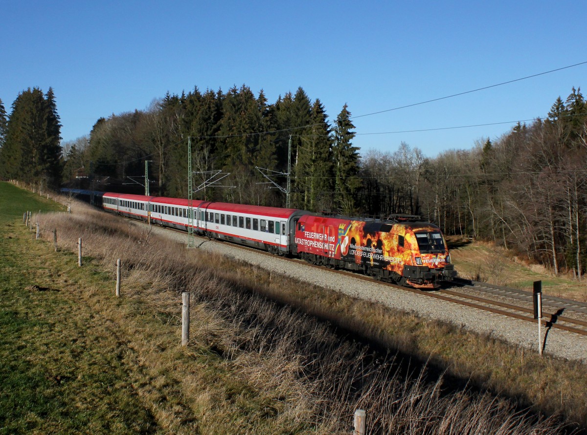 Die 1016 048 mit einem EC am 24.12.2015 unterwegs bei Rückstetten.