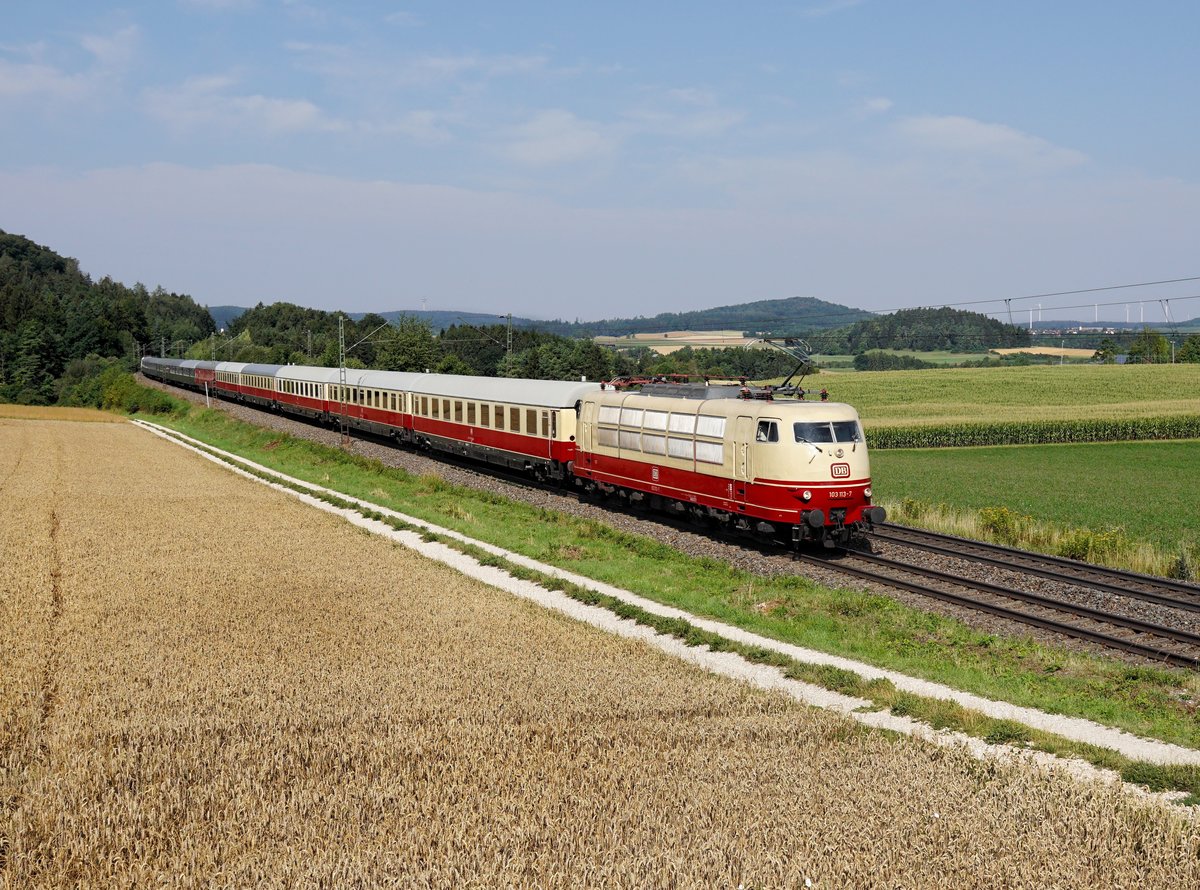 Die 103 113 mit einem Sonderzug am 28.07.2018 unterwegs bei Parsberg.