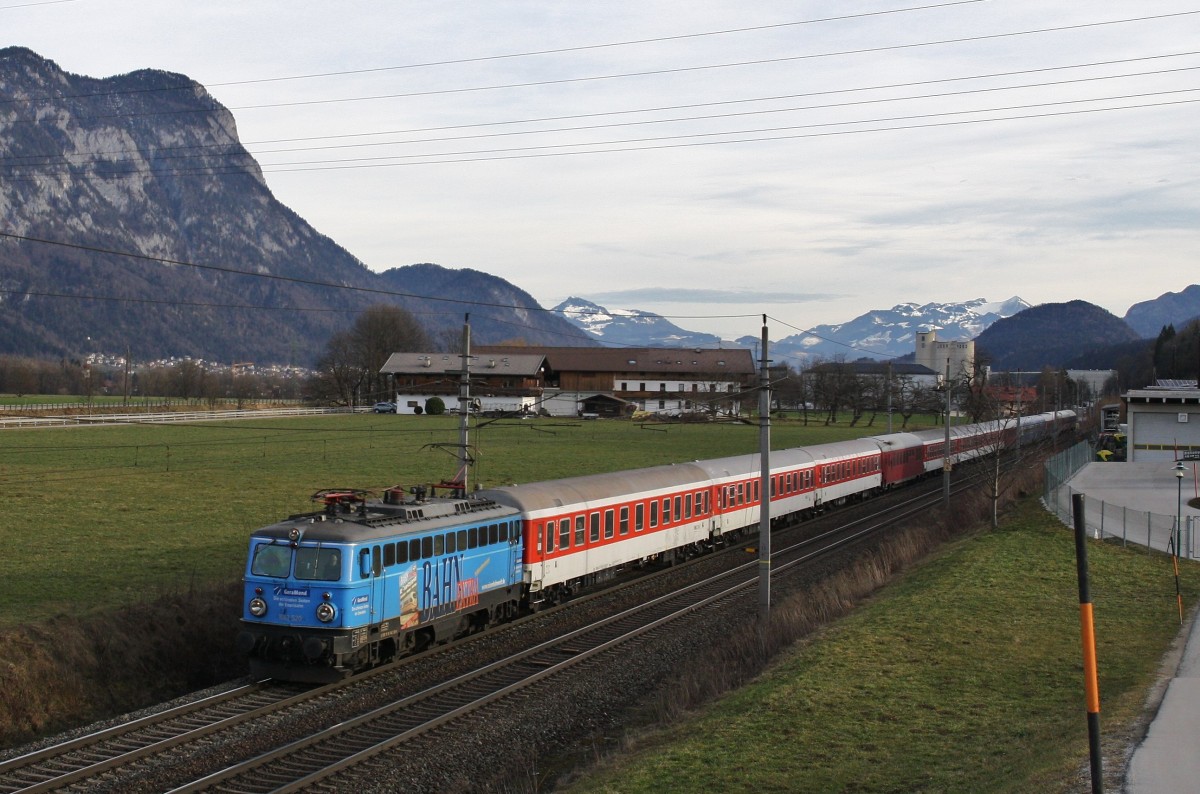 Die 1042 520-8 der Centralbahn ist am 15.2.2014 mit dem Sonderzug von Utrecht nach Bischofshofen durch das Tiroler Unterland unterwegs. Hier bei Kirchbichl, kurz vor Wörgl, wo dann Lok und Richtungswechsel stattfinden. Wagen stammen aus der Slowakei(Wagonservice) und aus Holland.