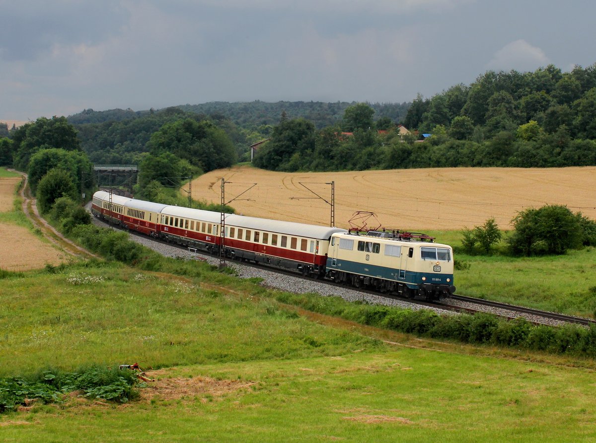 Die 111 001 mit einem Sonderzug nach Regensburg am 24.07.2016 unterwegs bei Edlhausen.
