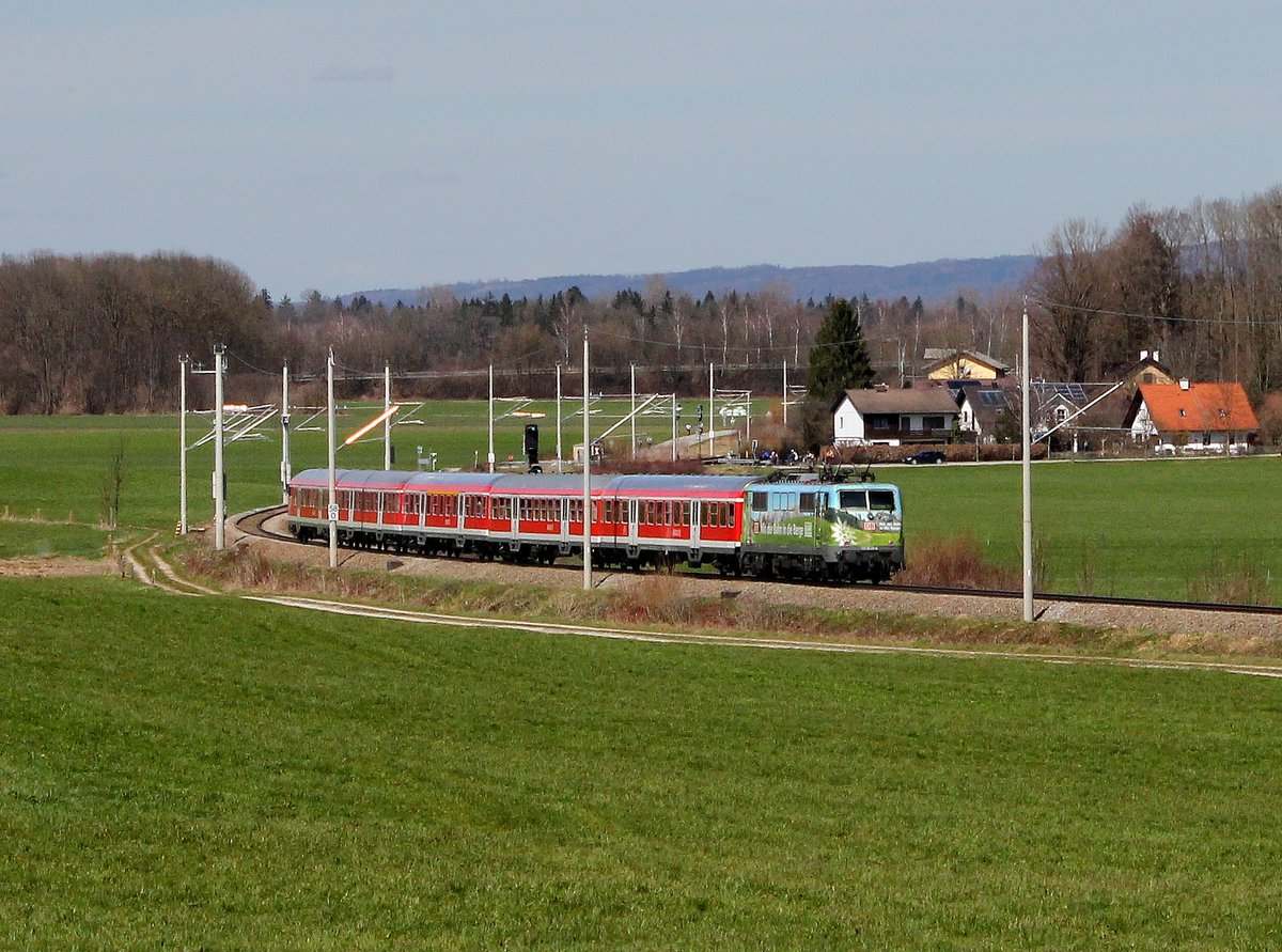 Die 111 039 mit einer RB am 14.04.2013 unterwegs bei Polling.