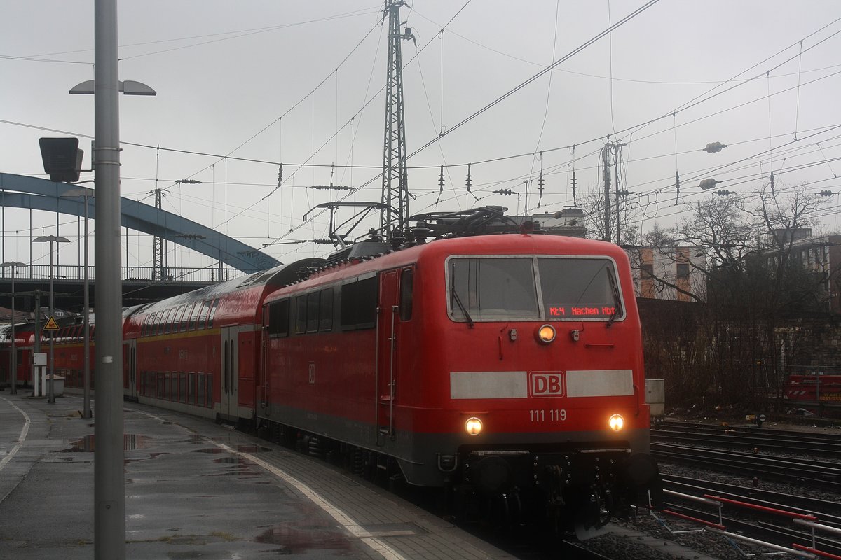 Die 111 119 der DB Regio NRW als RE 4 Aachen - Dortmund bei der Einfahrt in den Zielbahnhof Aachen HBF.

16.03.2018
Aachen HBF