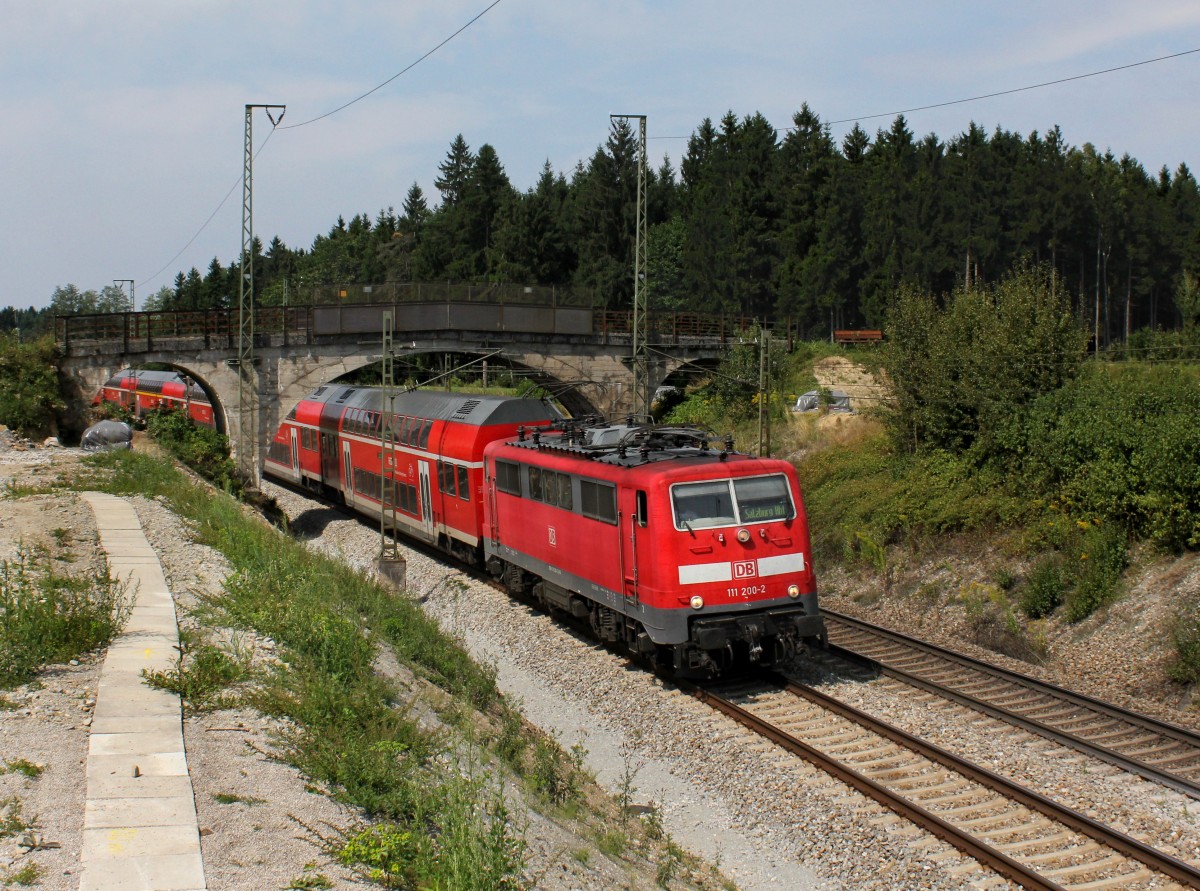 Die 111 200 mit einem RE nach Salzburg am 24.08.2013 unterwegs bei Teisendorf.