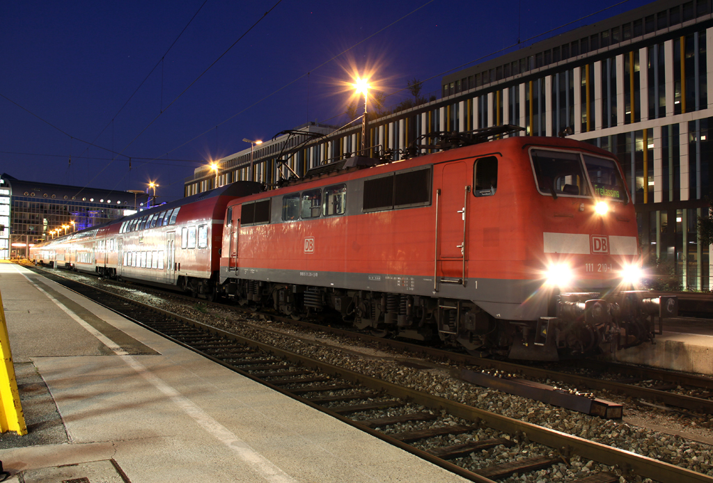 Die 111 210-1 mit der RB von Mnchen HBF nach Freilassing am 12.08.2013