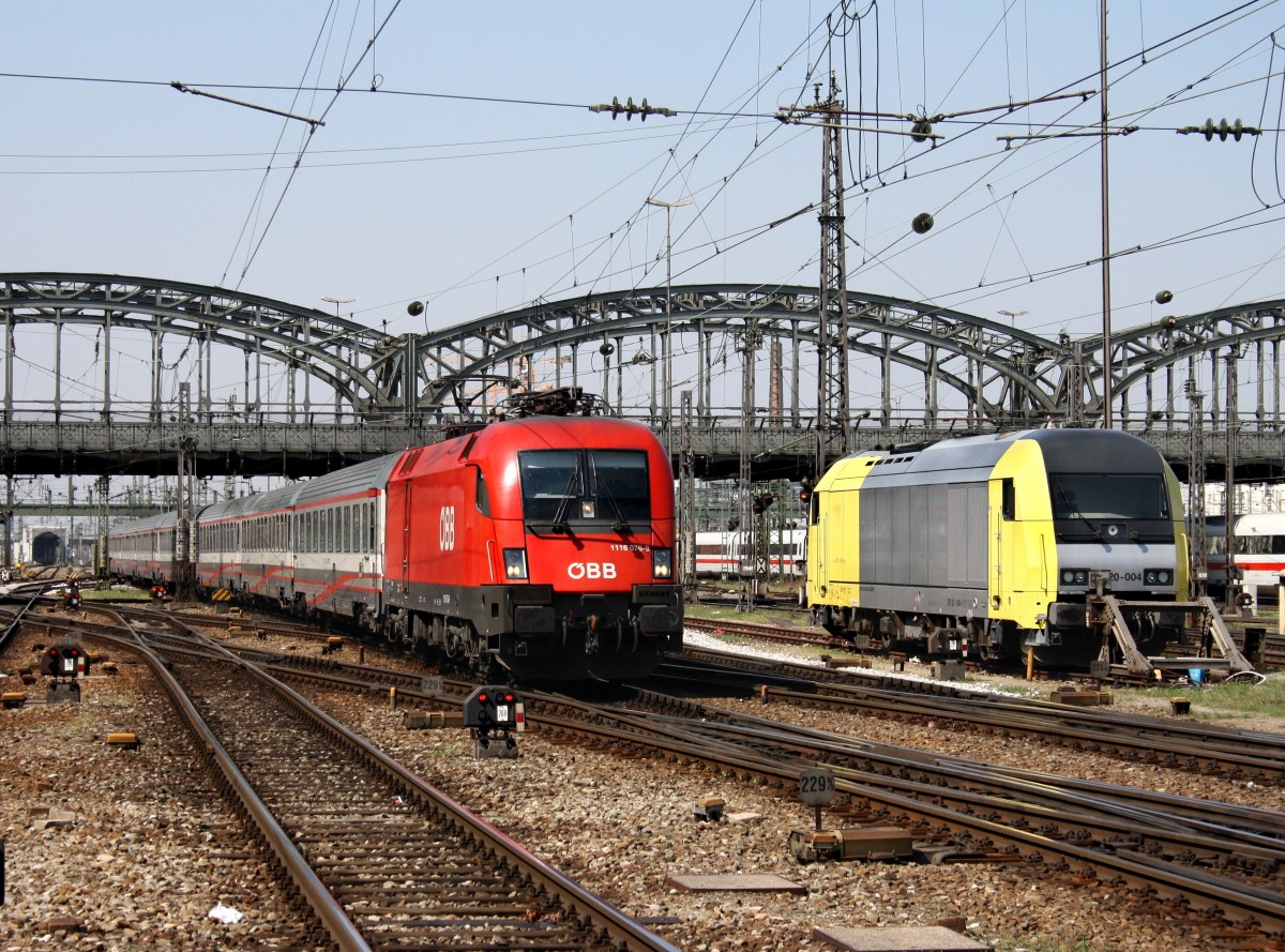 Die 1116 076 mit einem Brenner EC am 13.04.2009 bei der Einfahrt in den Mnchner Hbf.