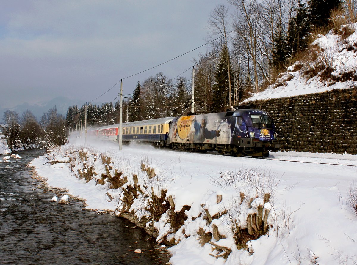 Die 1116 077 mit einem Turnuszug am 07.02.2015 unterwegs bei St. Johann in Tirol.
