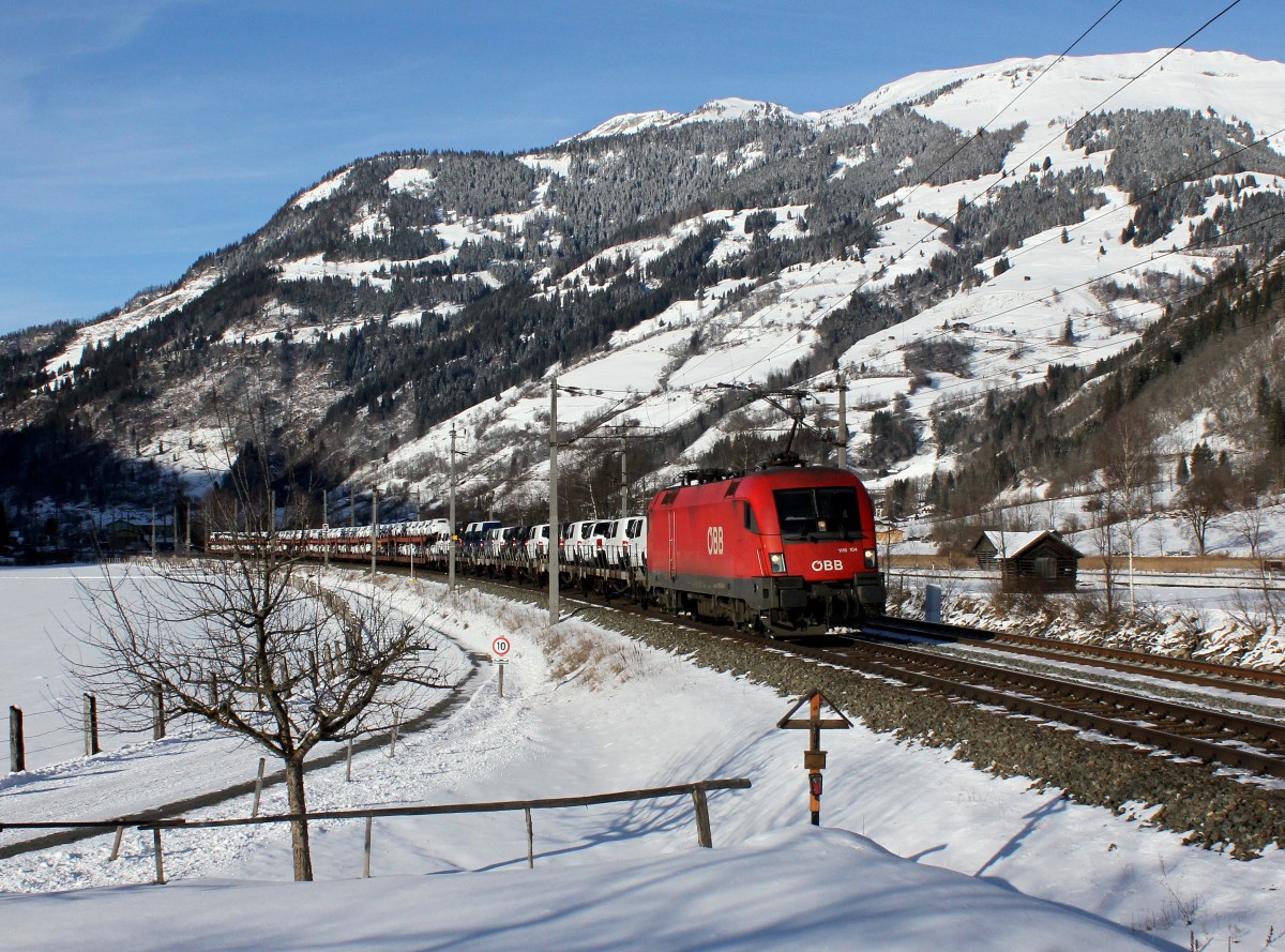 Die 1116 104 mit einem Autozug am 31.01.2015 unterwegs bei Dorfgastein.