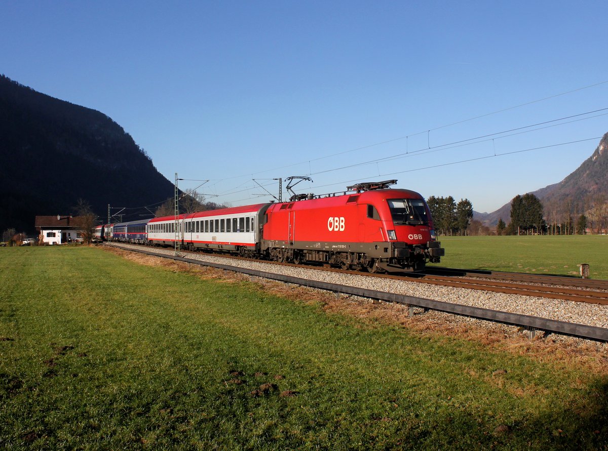 Die 1116 109 mit einem Leerreisezug am 10.12.2016 unterwegs bei Niederaudorf.