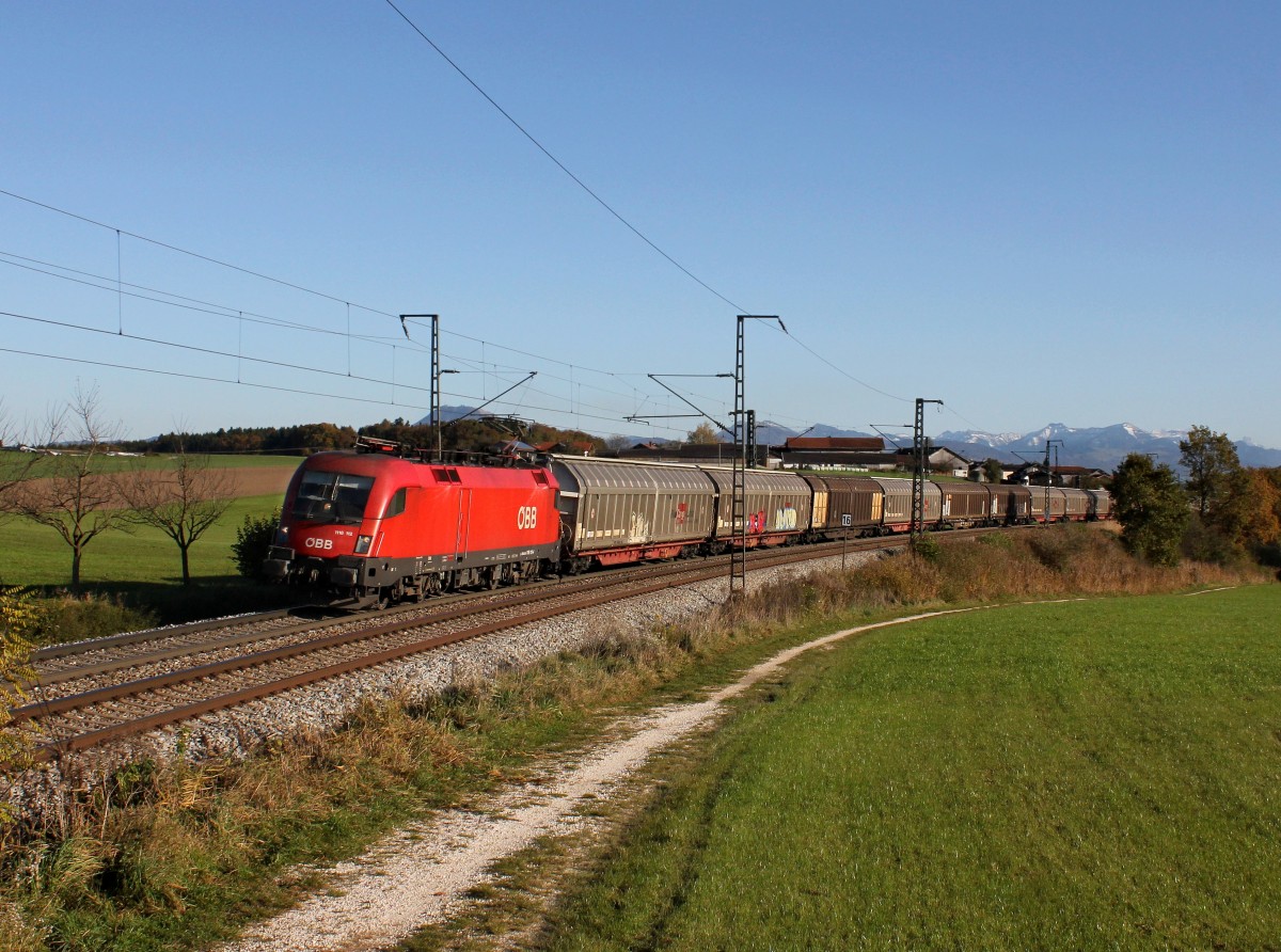 Die 1116 112 mit einem Umgeleiteten Güterzug am 02.11.2014 unterwegs bei Teisendorf.