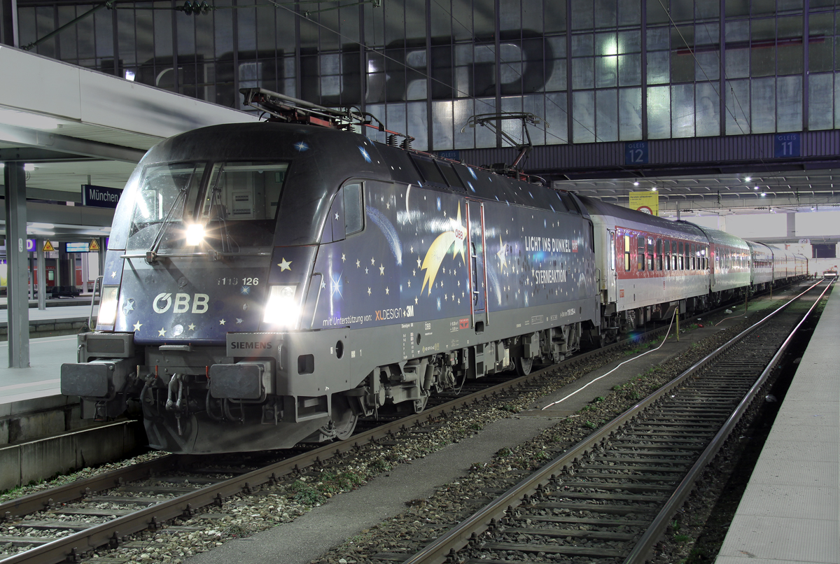 Die 1116 126 mit CNL nach Rom in München HBF am 12.03.2014