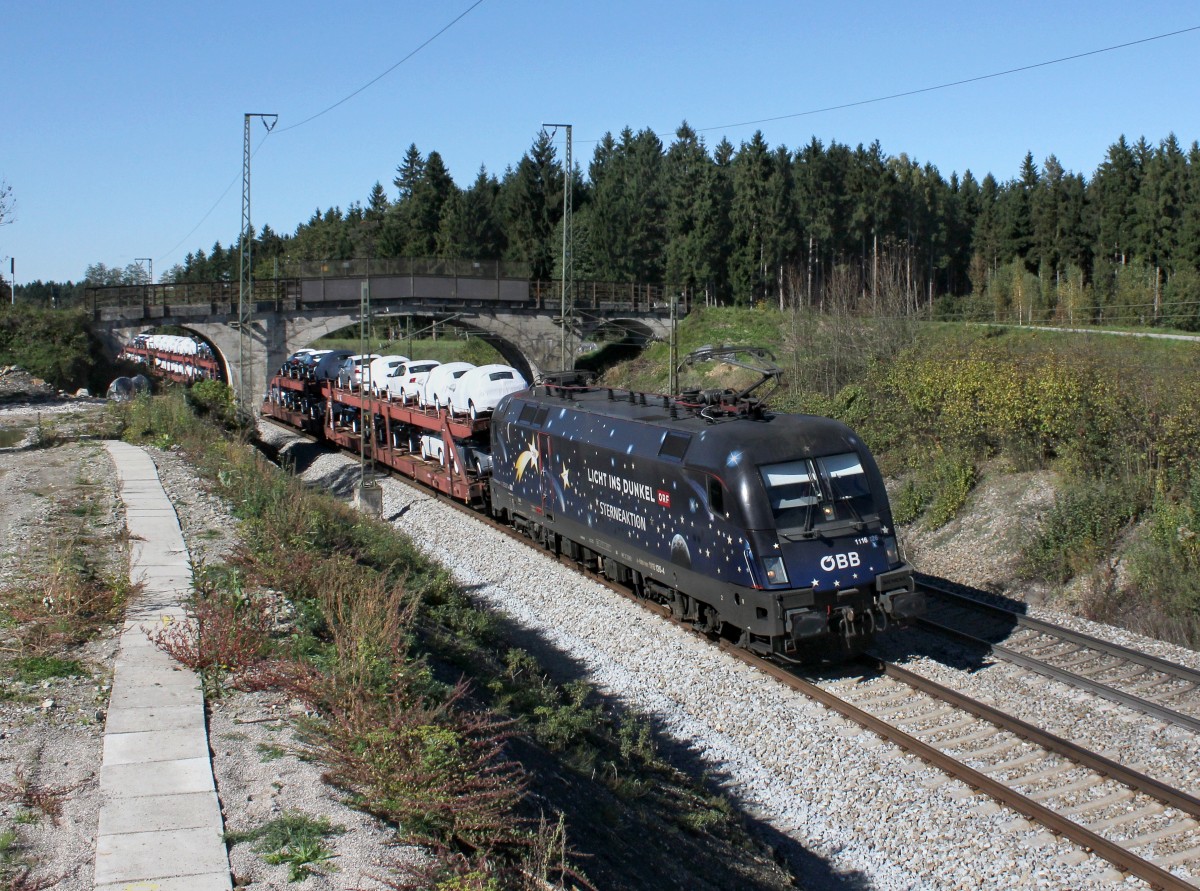 Die 1116 126 mit einem Autozug am 13.10.2013 unterwegs bei Teisendorf.