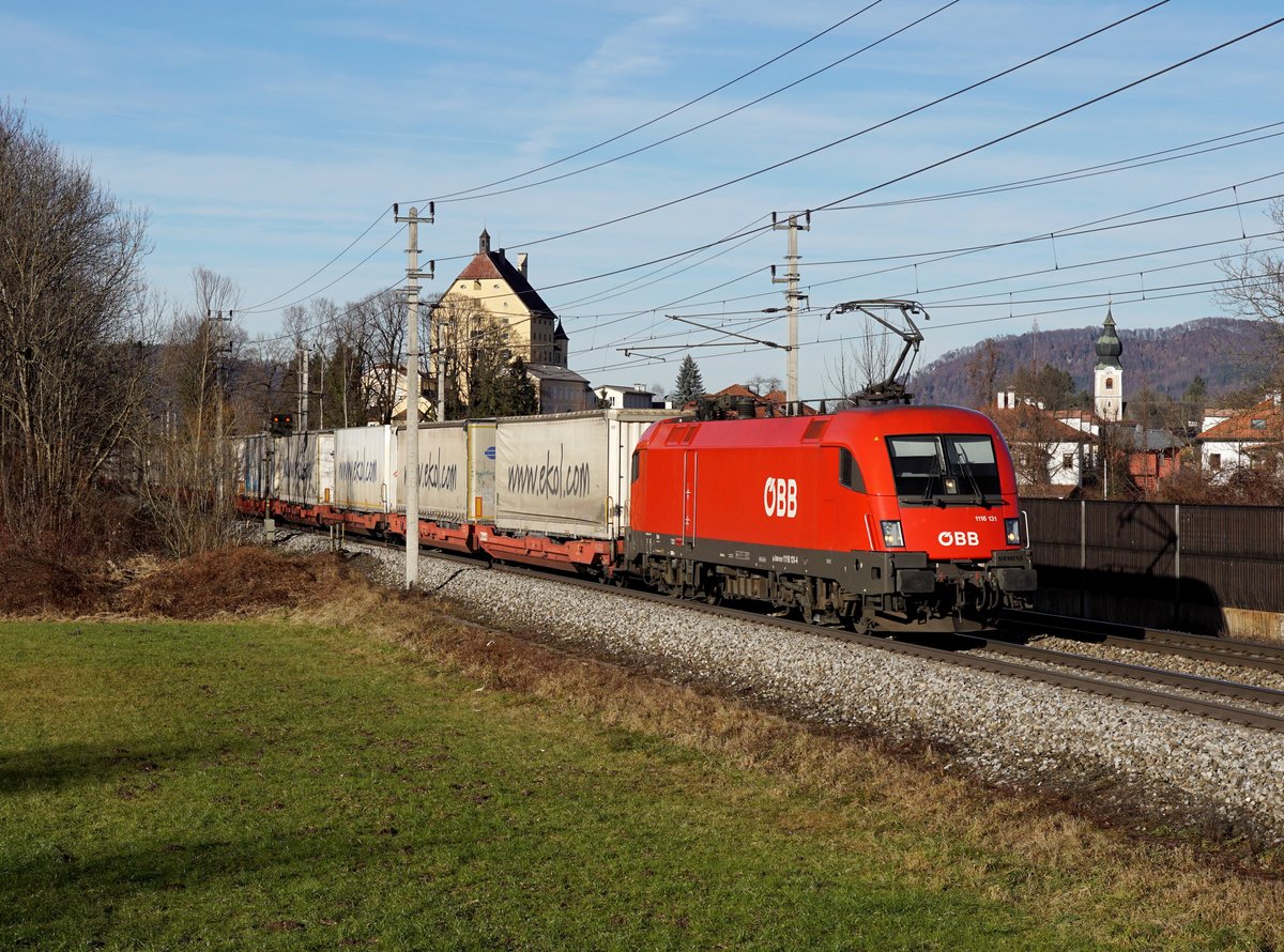 Die 1116 131 mit einem KLV-Zug am 06.01.2018 unterwegs bei Elsbethen.