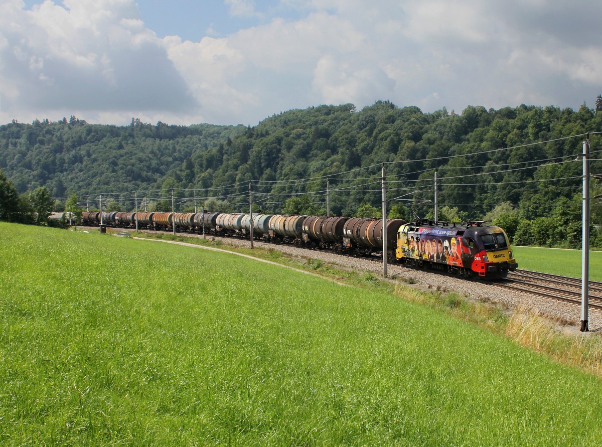 Die 1116 153 mit einem Kesselzug am 28.06.2015 unterwegs bei Wernstein.