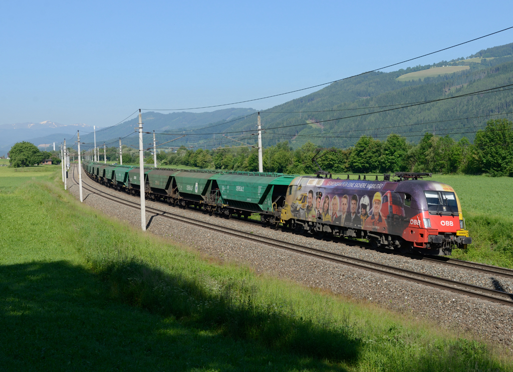 Die 1116 153  ÖAMTC  war am 07.06.2014 mit dem Güterzug 49586 auf der Verbindungsbahn zwischen Kronprinz-Rudolf-Bahn und Südbahn unterwegs, und wurde
von mir in Foirach fotografiert.