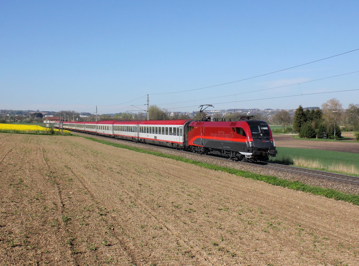 Die 1116 154 mit einem Umgeleiteten EN nach Wien am 16.04.2016 unterwegs bei Rohr im Kremstal.