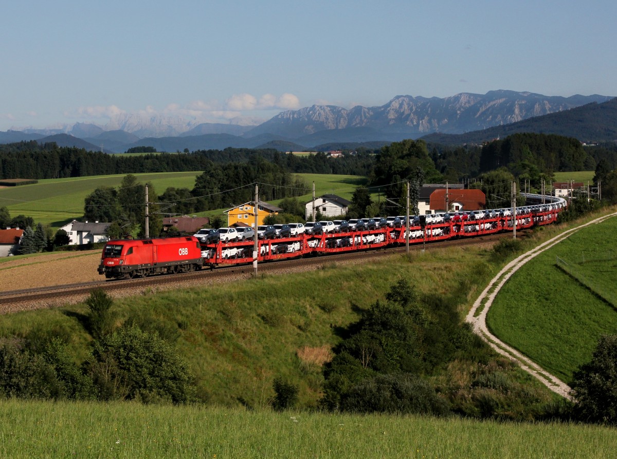 Die 1116 156 mit einem Autozug am 17.08.2014 unterwegs bei Pöndorf.