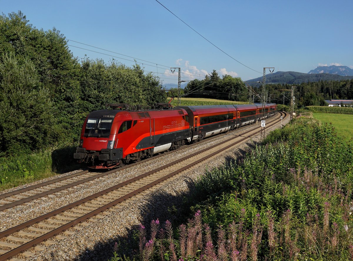 Die 1116 222 mit einem RJ am 12.08.2018 unterwegs bei Teisendorf.